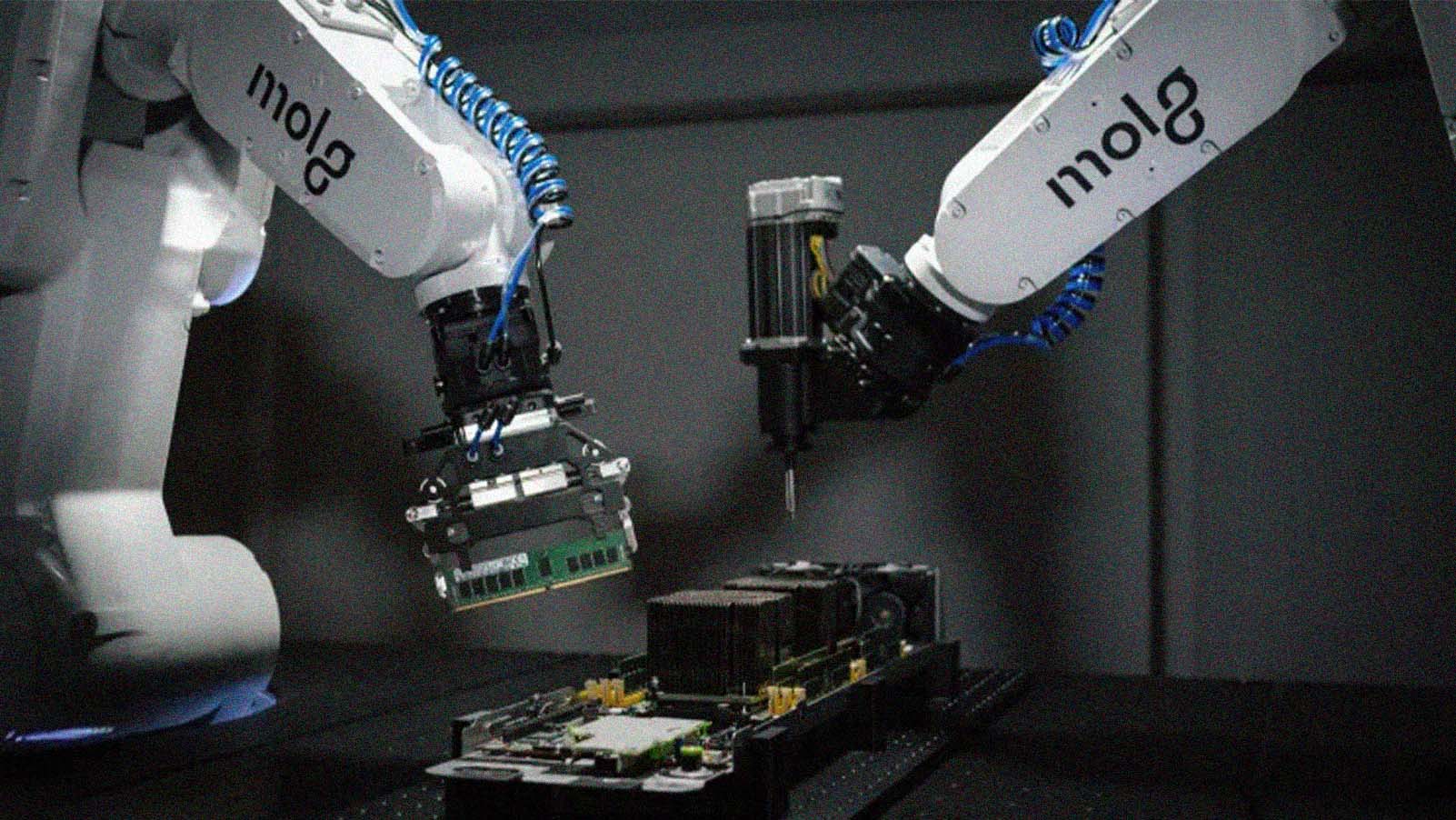 robôs que desmontam aparelhos eletrônicos