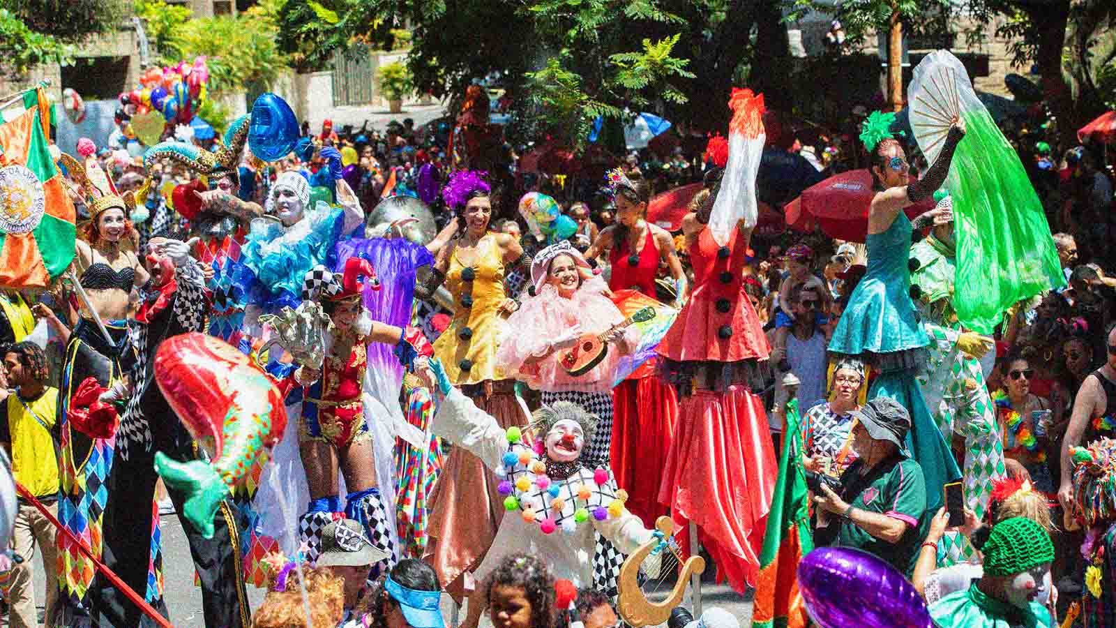Carnaval movimenta bilhões de reais