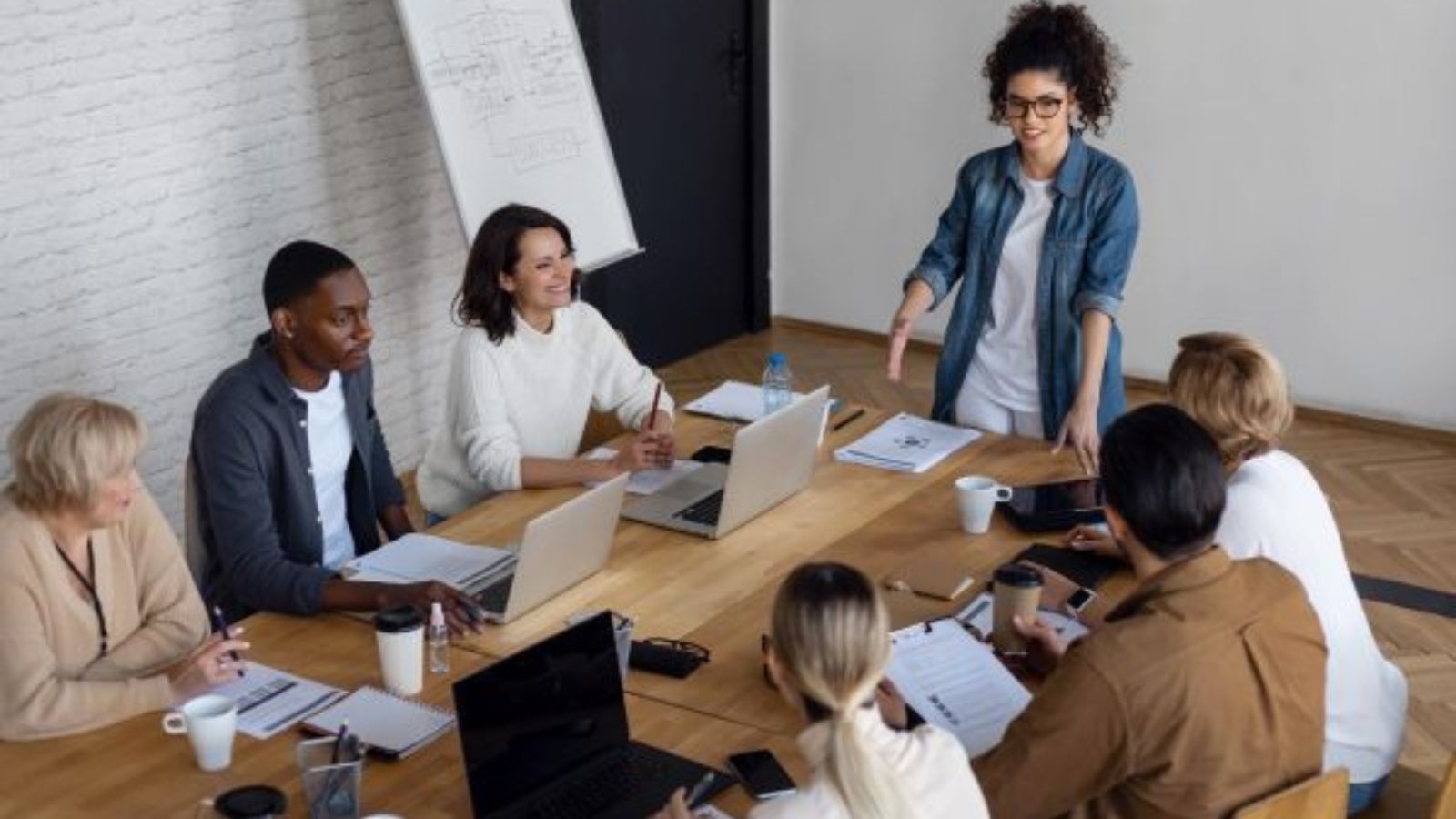 pessoas em uma reunião