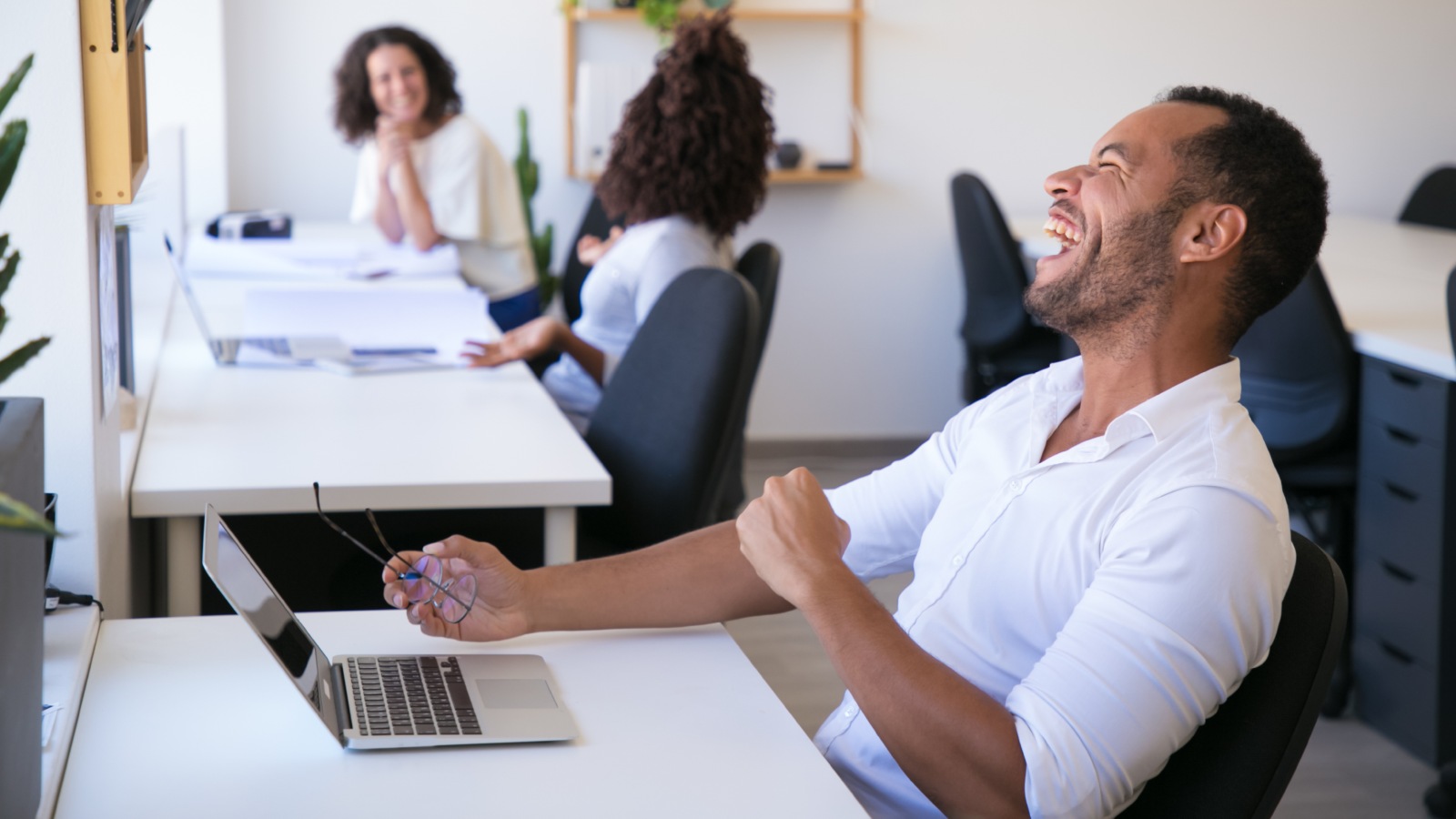 Criar amizades é uma das maneiras