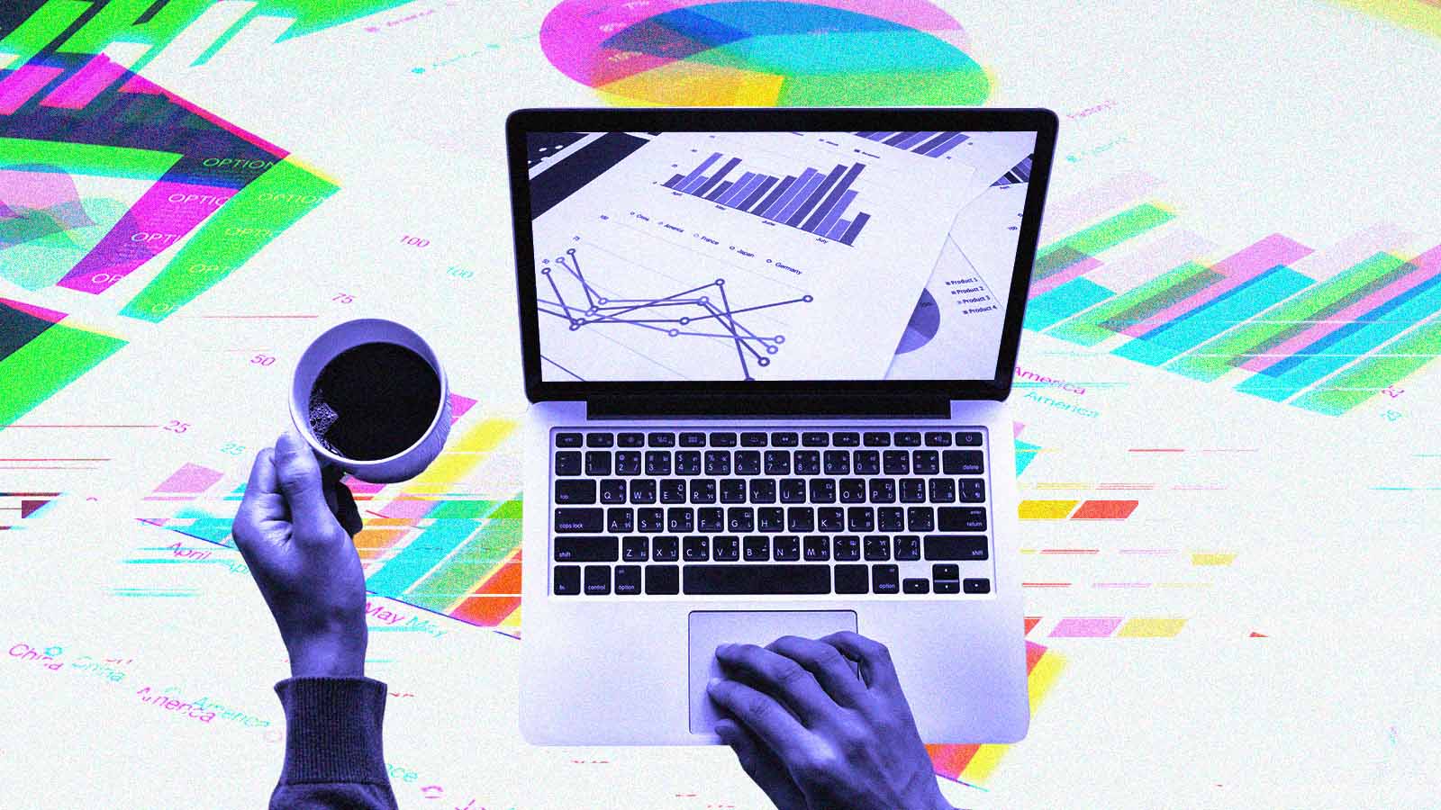 pessoa usa o notebook para fazer uma planilha de gastos e organizar as finanças