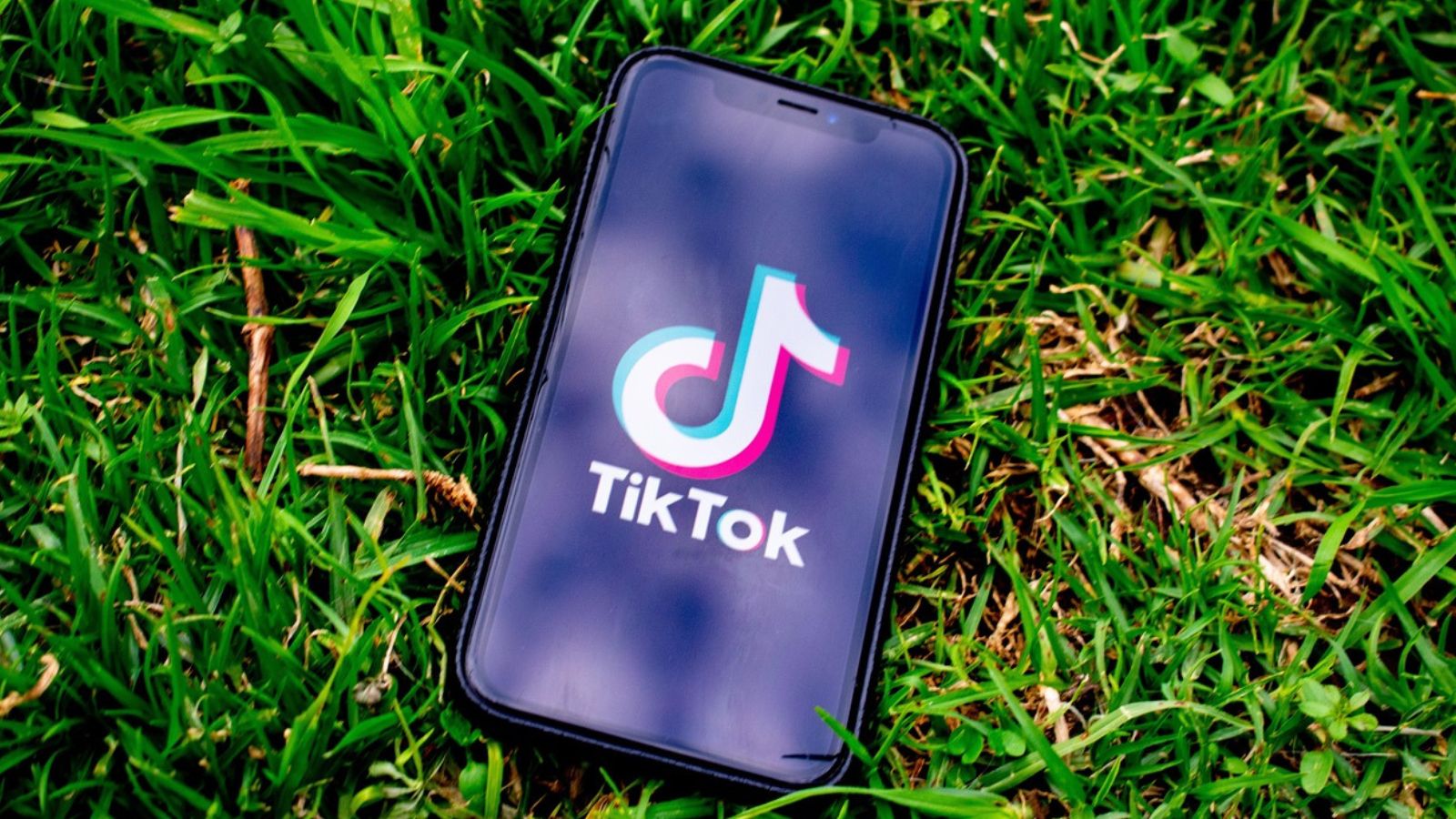 Tela do TikTok aberta em celular