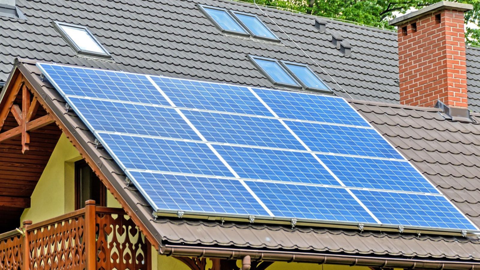 Energia solar no telhado em casa