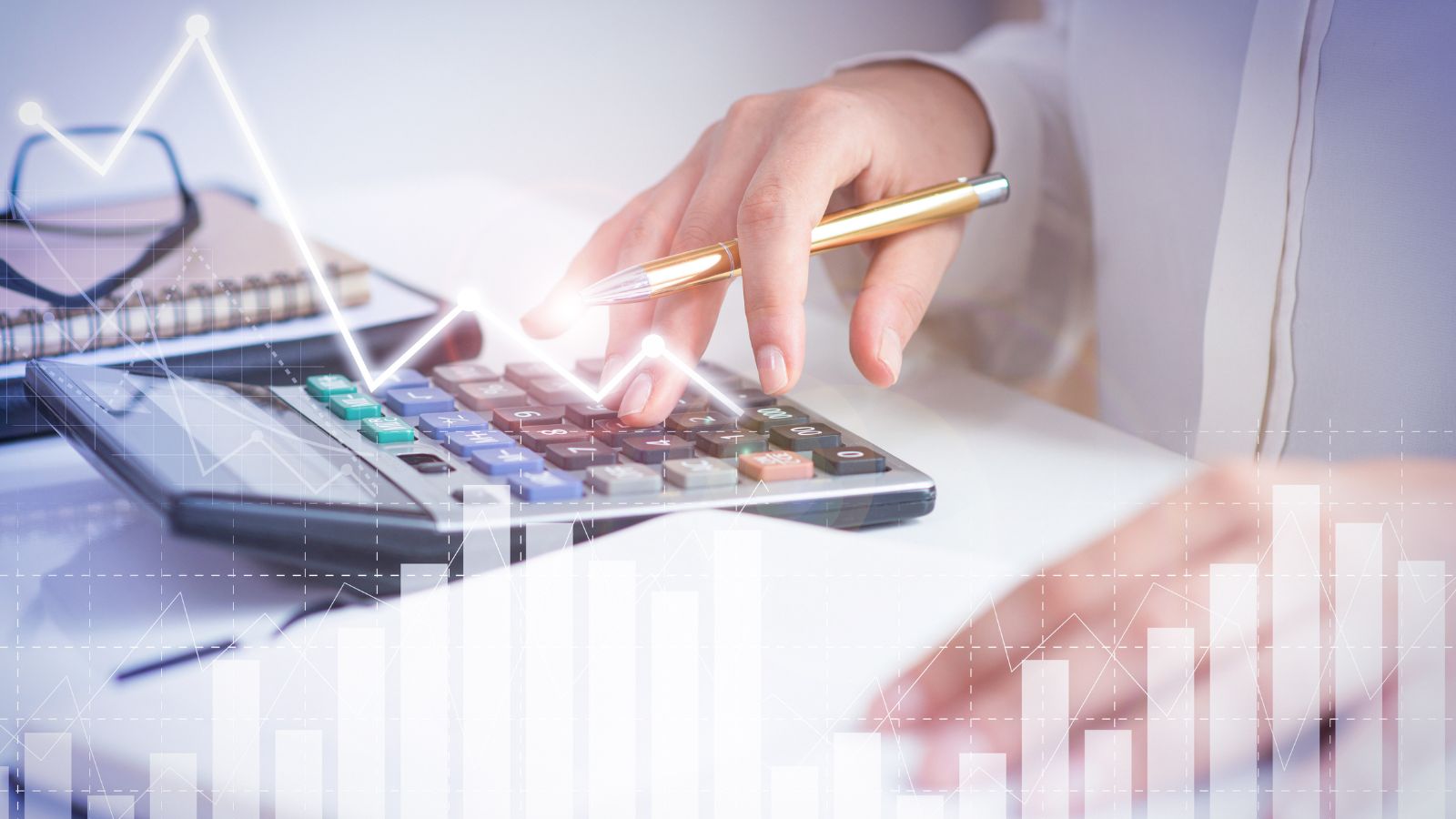 Contabilista calculando o lucro com gráficos de análise financeira