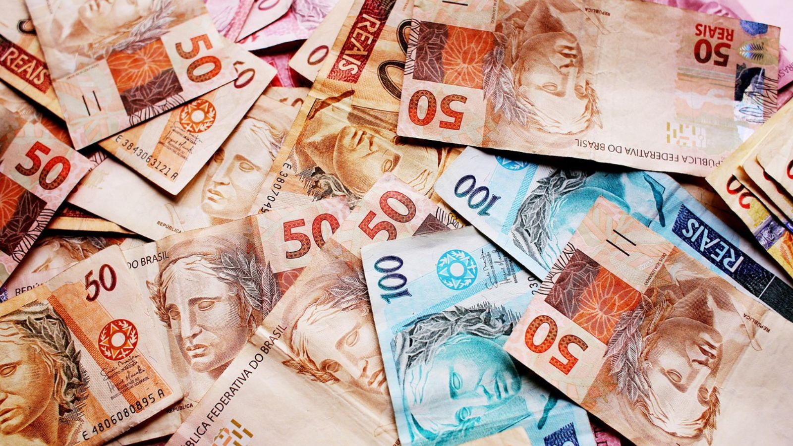 Dinheiro real brasileiro
